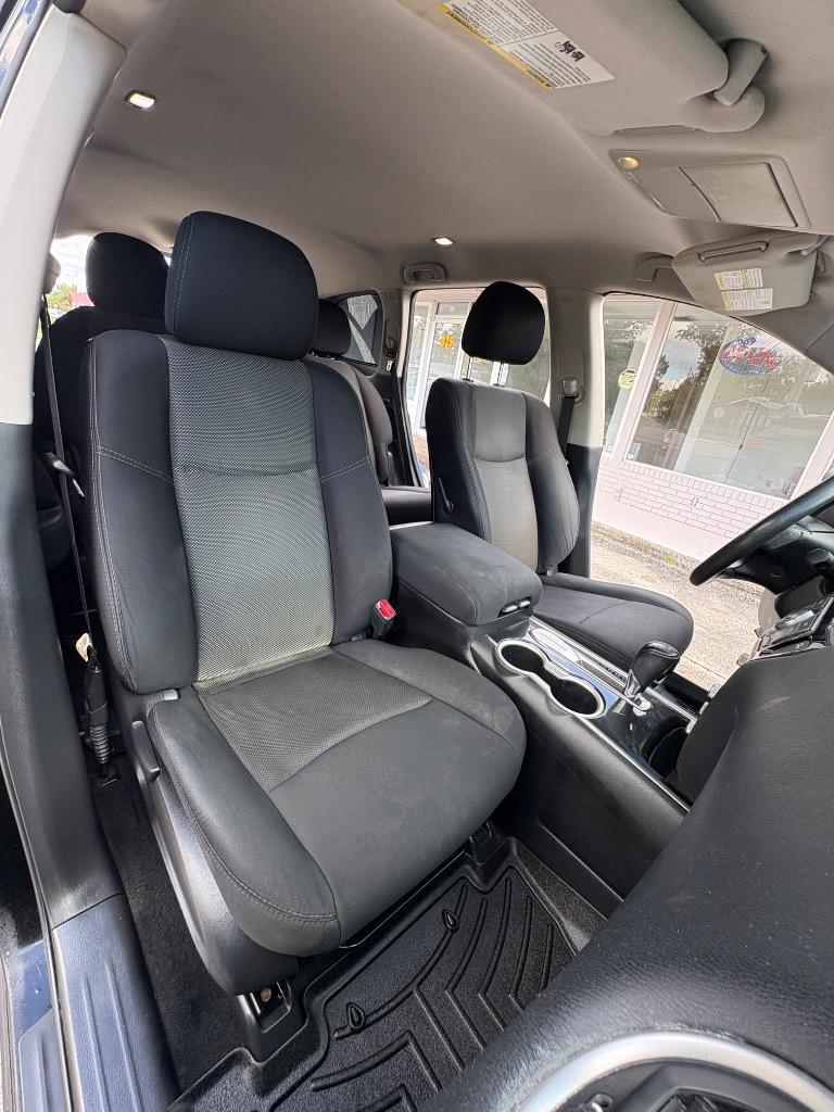 2017 Nissan Pathfinder SV - Photo 15